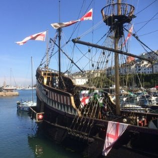 goldenhinde