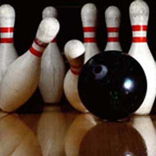 woodovis-park-camping-touring-devon-out-&-about-10-pin-bowling