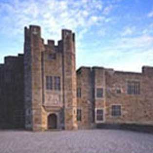 woodovis-park-camping-touring-devon-out-&-about-castle-drogo