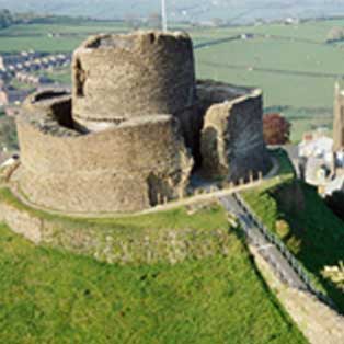 woodovis-park-camping-touring-devon-out-&-about-launceston-castle