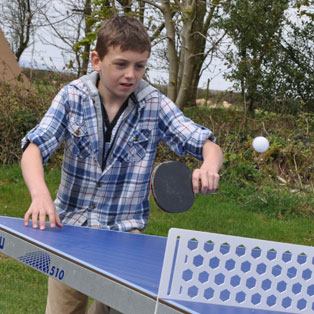 woodovis-park-camping-touring-devon-the-park-facilities-outdoor-table-tennis