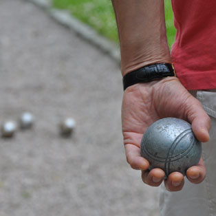 woodovis-park-camping-touring-devon-the-park-facilities-petanque-court